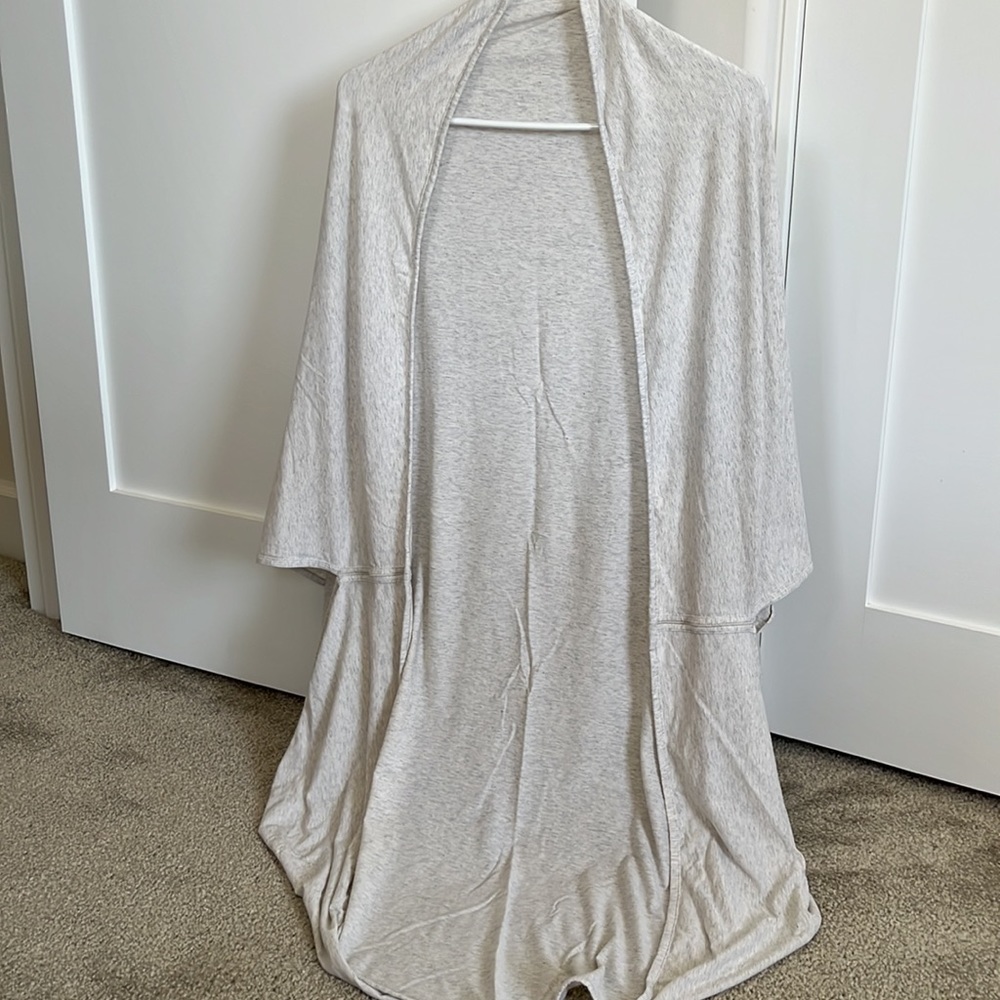 Like New Lululemon Sage Scarf- heathered light grey